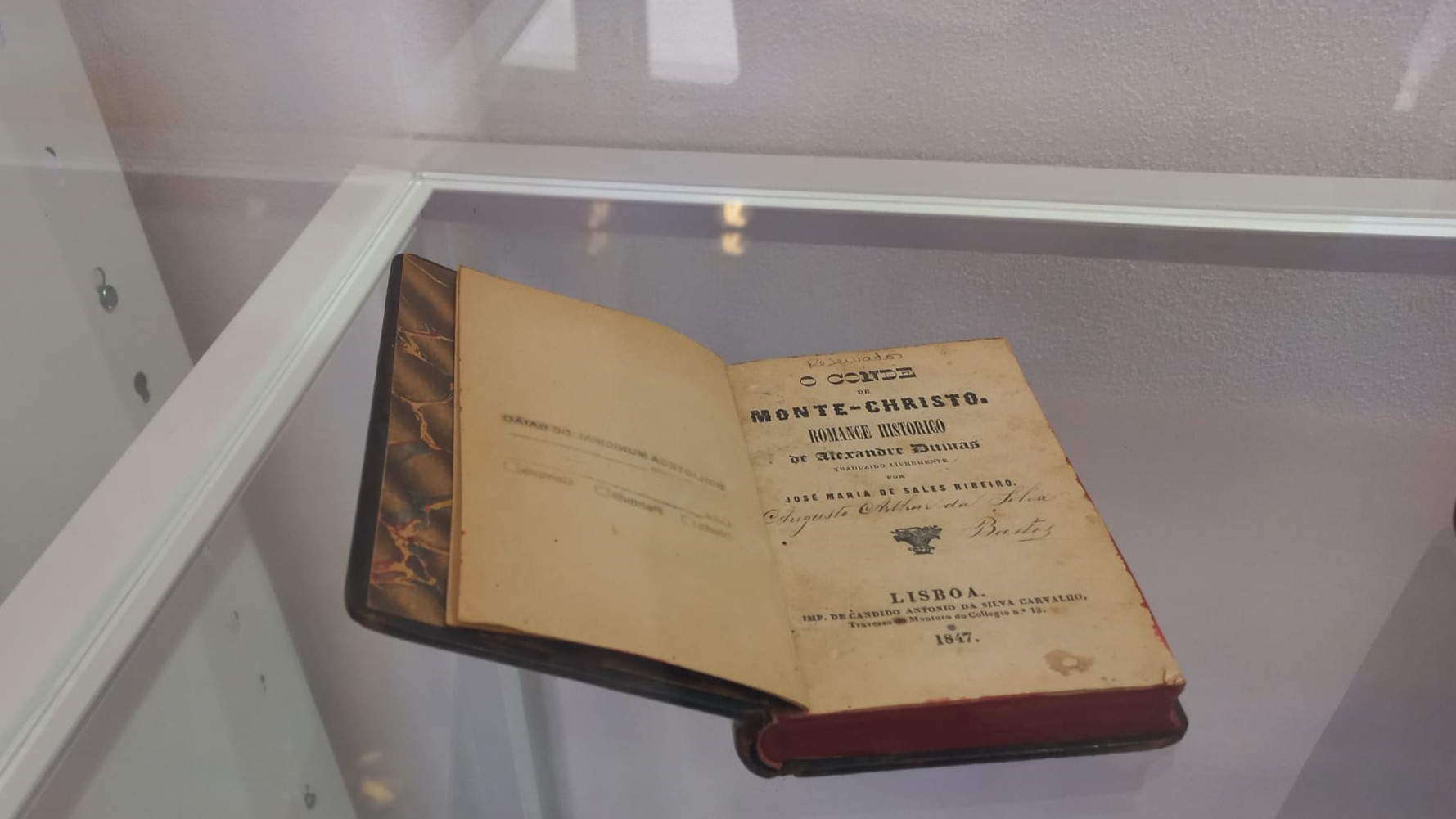 Biblioteca Municipal António Mota tem uma das primeiras edições em Portugal do livro “O Conde de Monte Cristo” com data de 1847