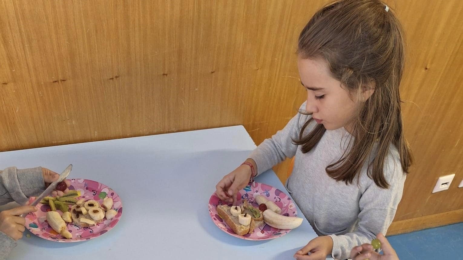 Cerca de 180 alunos do Agrupamento de Escolas de Eiriz prepararam pratos de fruta divertidos
