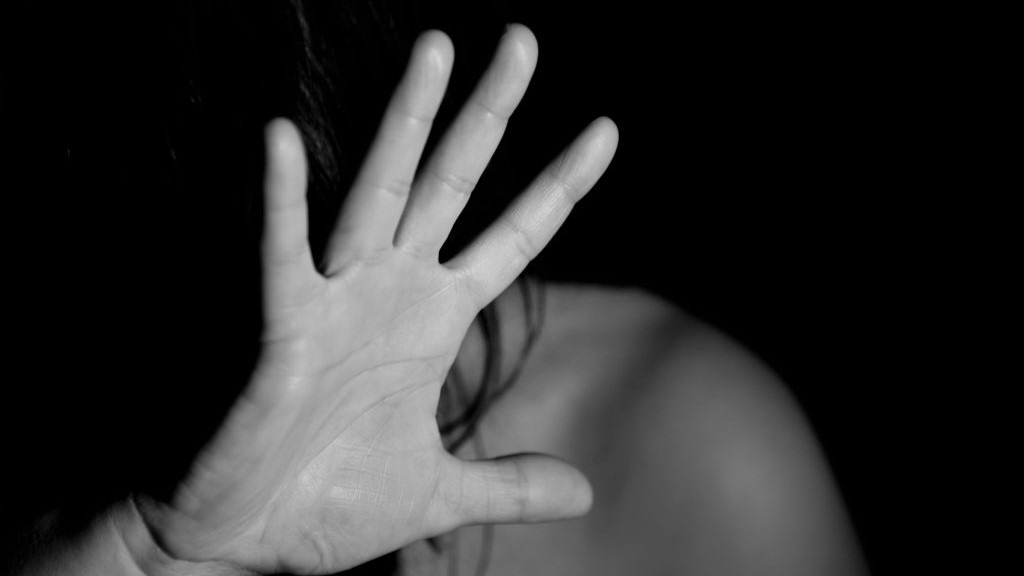 Homem de 41 anos detido em Resende por suspeitas de abuso sexual da filha de 14 anos