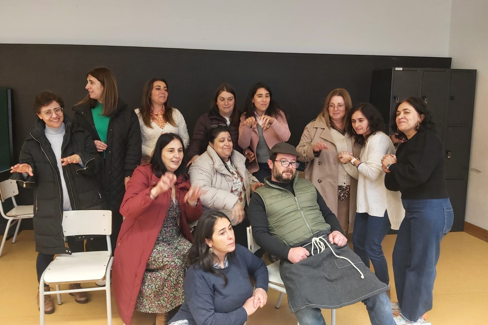 Docentes, educadoras de infância e funcionárias da EB de Campelo partilham experiências em lanche convívio