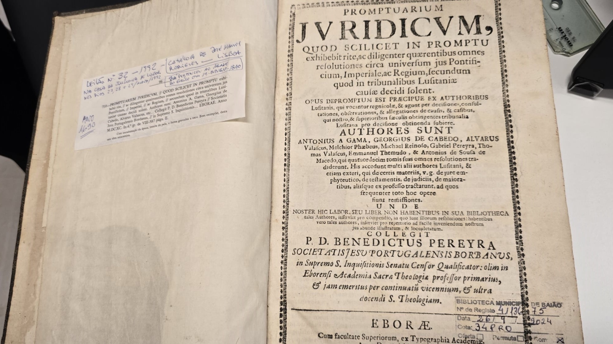 Biblioteca Municipal António Mota acolhe espólio de livros centenários cujo mais antigo é datado de 1690