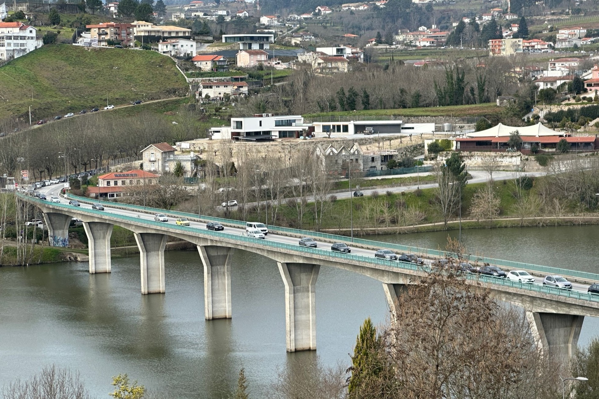 Autarcas da região lançam petição na Assembleia da República pela construção de nova ponte sobre o Rio Tâmega