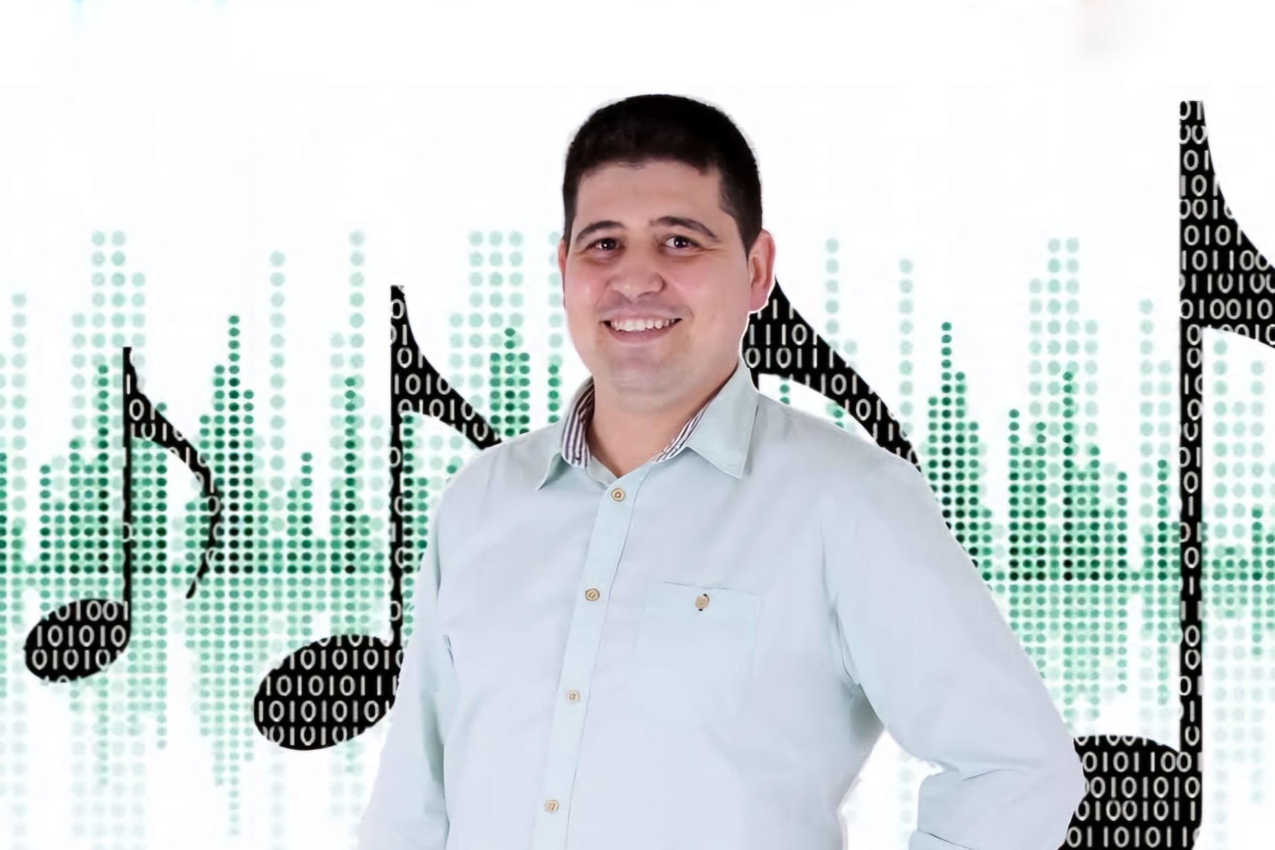 António Guedes começou a tocar com 14 anos e hoje em dia é como Tony Dance que anima bailes e festas da região