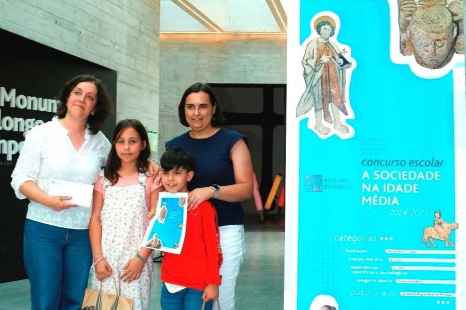 Alunos do Centro Escolar de Santa Cruz do Douro entre os premiados no concurso da Rota do Românico