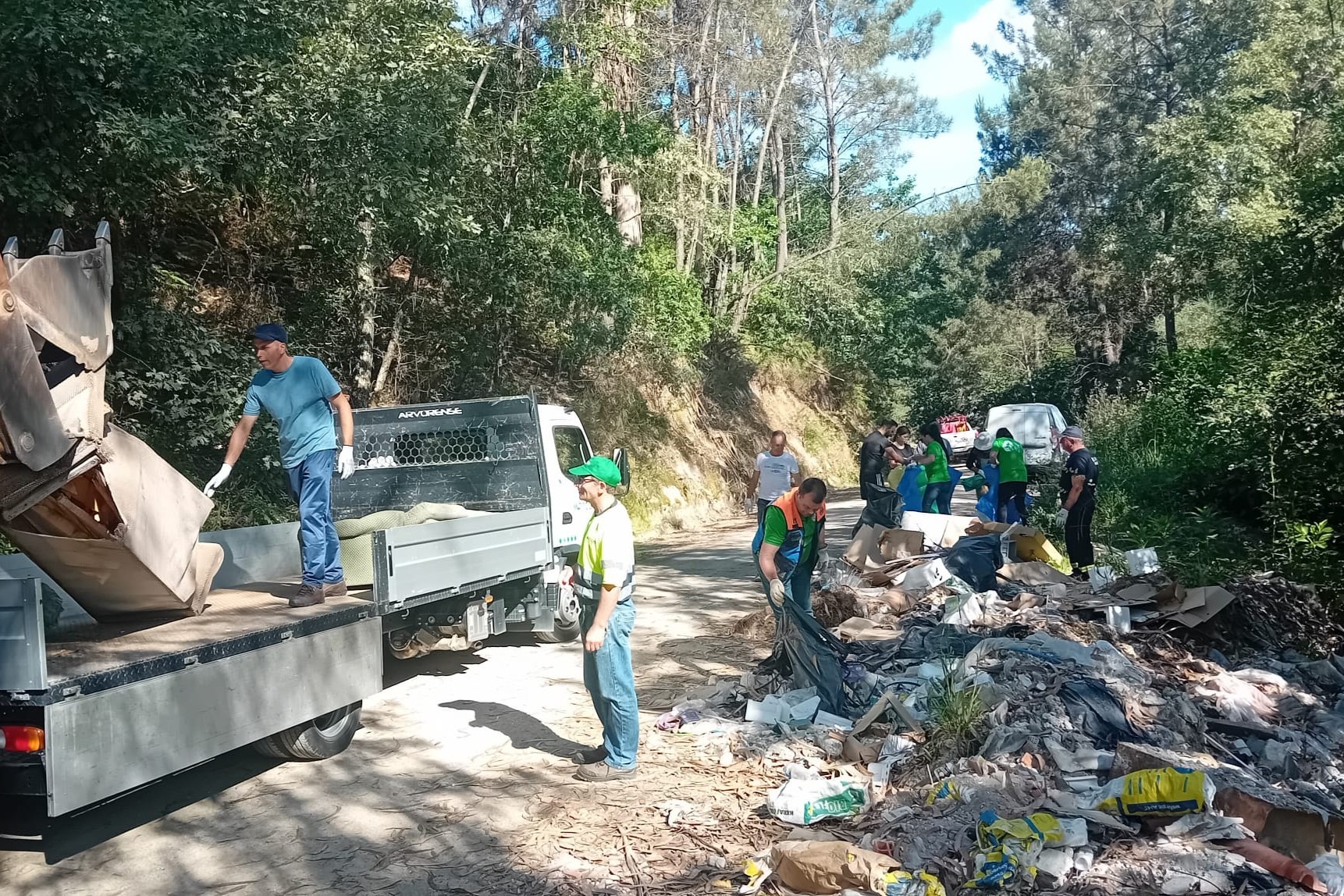Trinta voluntários participaram no “Arrastão Ecológico” que recolheu lixo na cidade do Marco de Canaveses