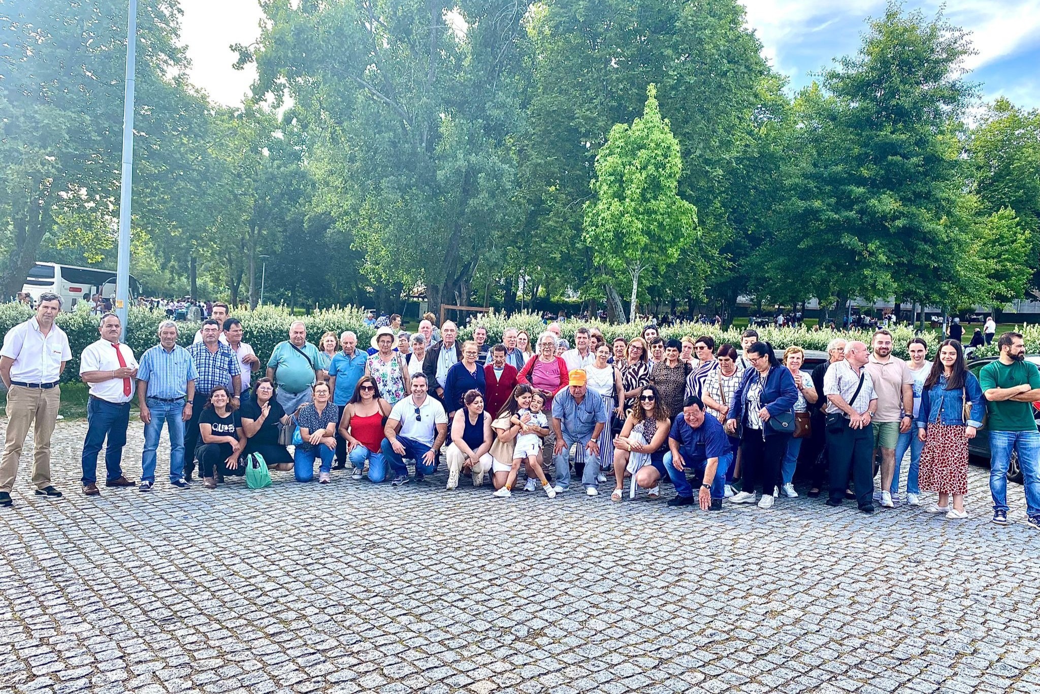 Junta de Freguesia do Grilo promoveu passeio a Fátima para cerca de uma centena de pessoas