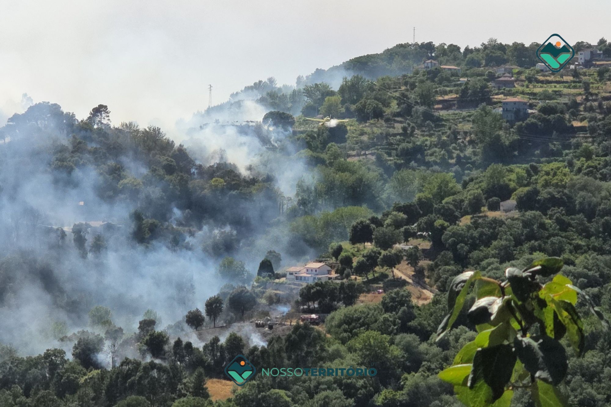 Incêndio em Santa Cruz do Douro e São Tomé de Covelas com meia centena de bombeiros no terreno