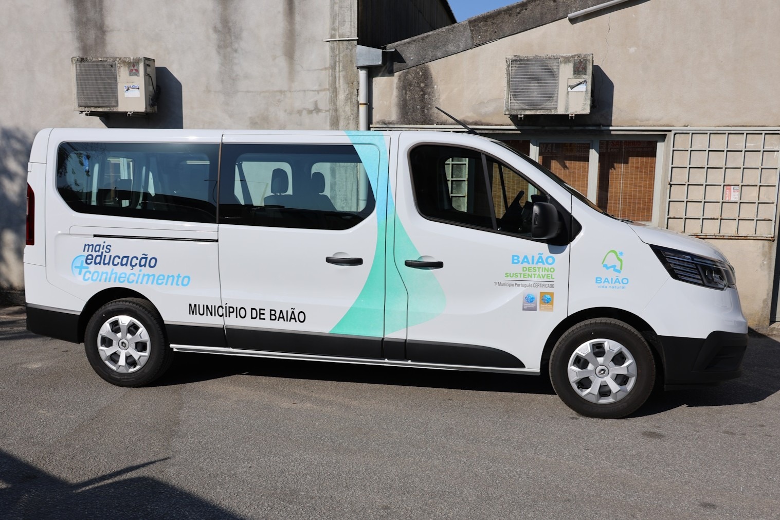 Campelo e Ovil recebe nova viatura que vai permitir alargar o circuito do transporte escolar