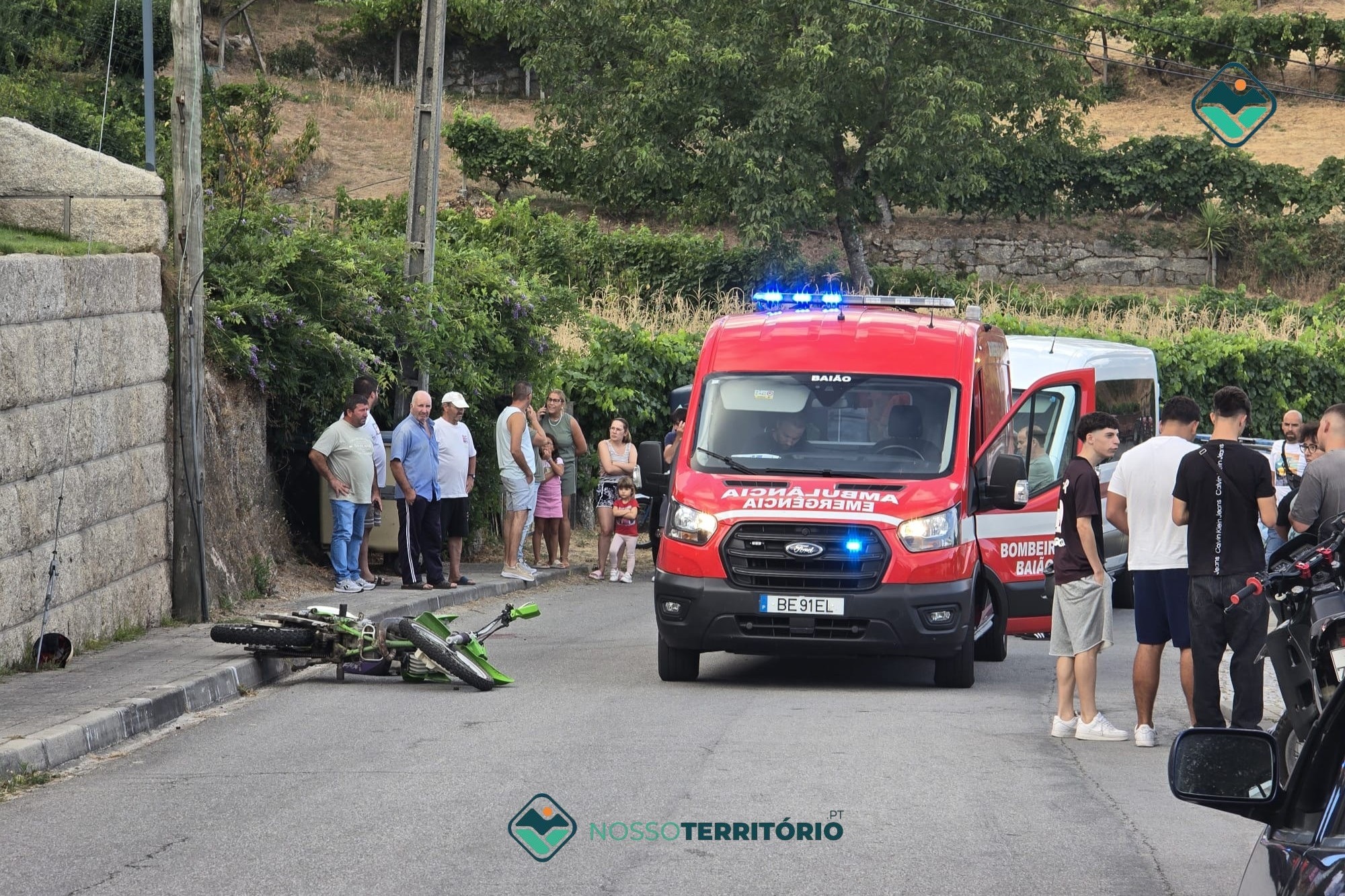 Motociclista de 54 anos ferido com gravidade em Campelo e Ovil