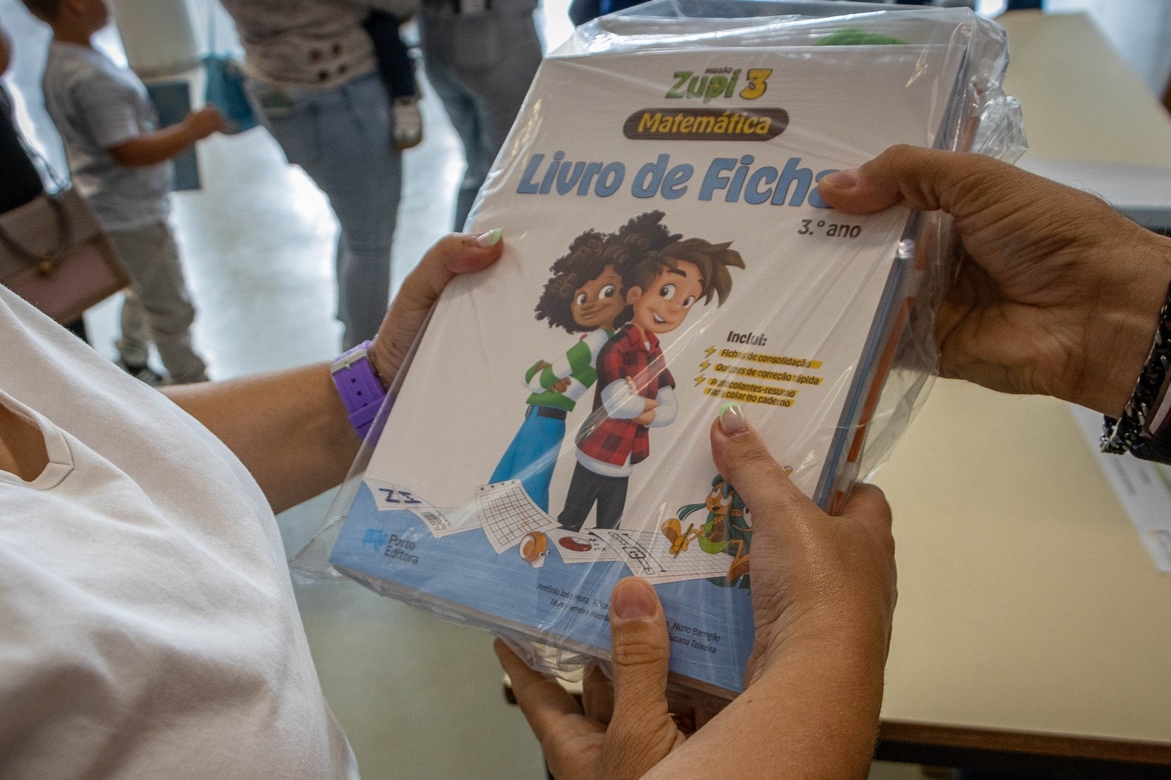 Câmara de Mesão Frio ofereceu os livros de fichas aos alunos do primeiro ciclo do concelho