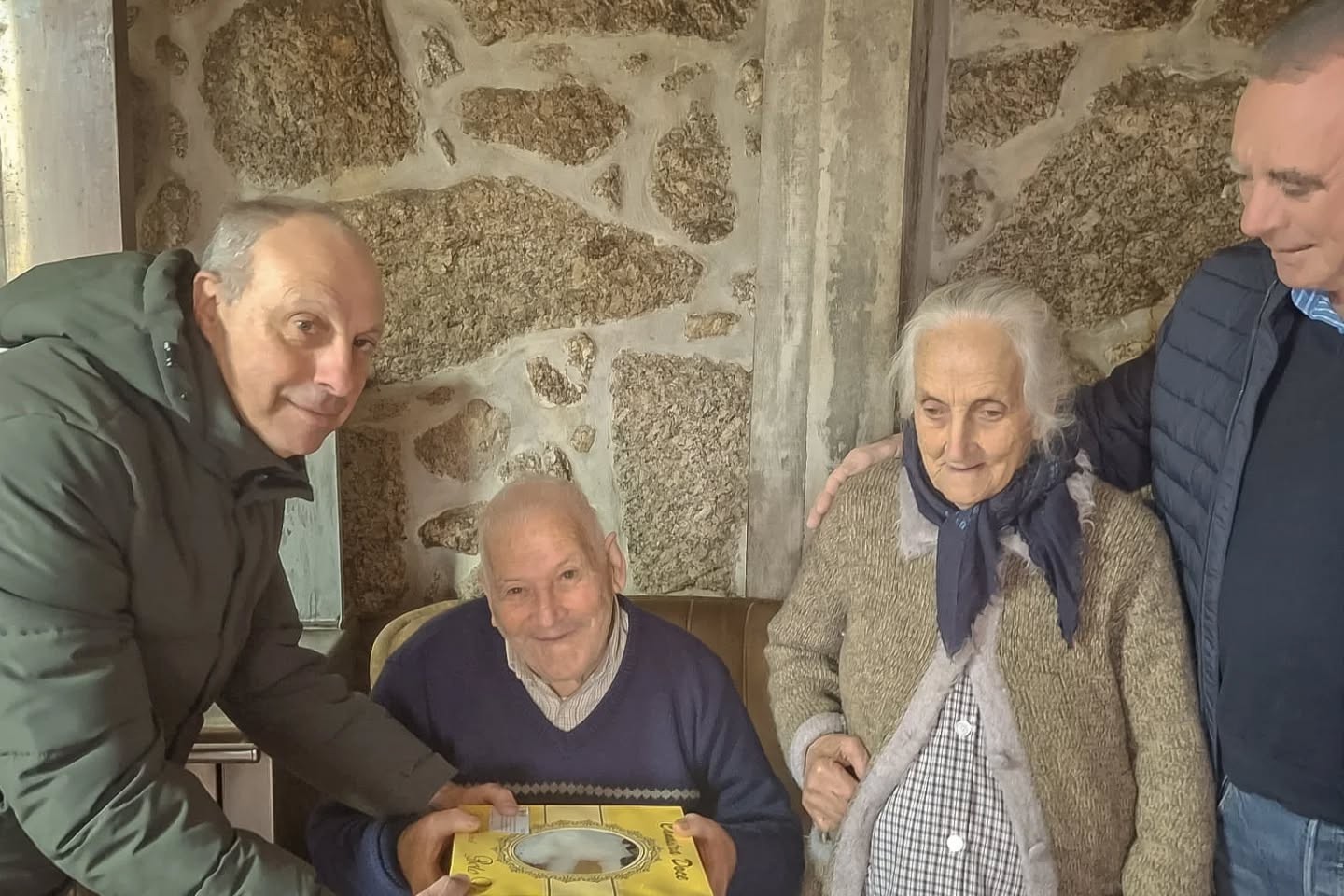 Campelo e Ovil oferece bolos-rei a instituições e pessoas acamadas da freguesia