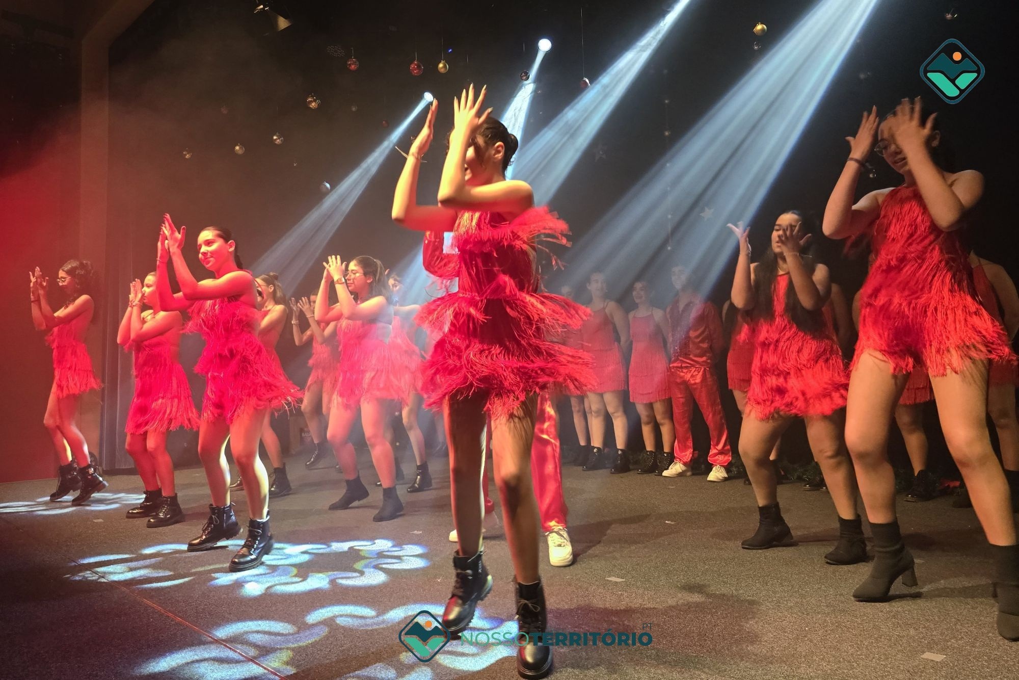 “No Ritmo do Natal” juntou dança e teatro em duas sessões que encheram o Auditório Municipal de Baião (C/VÍDEO)