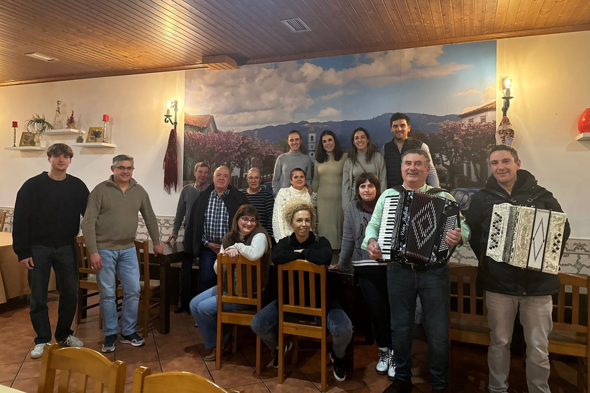 Grupo que se cruza diariamente na Rua Comandante Agatão Lança juntou-se para convívio