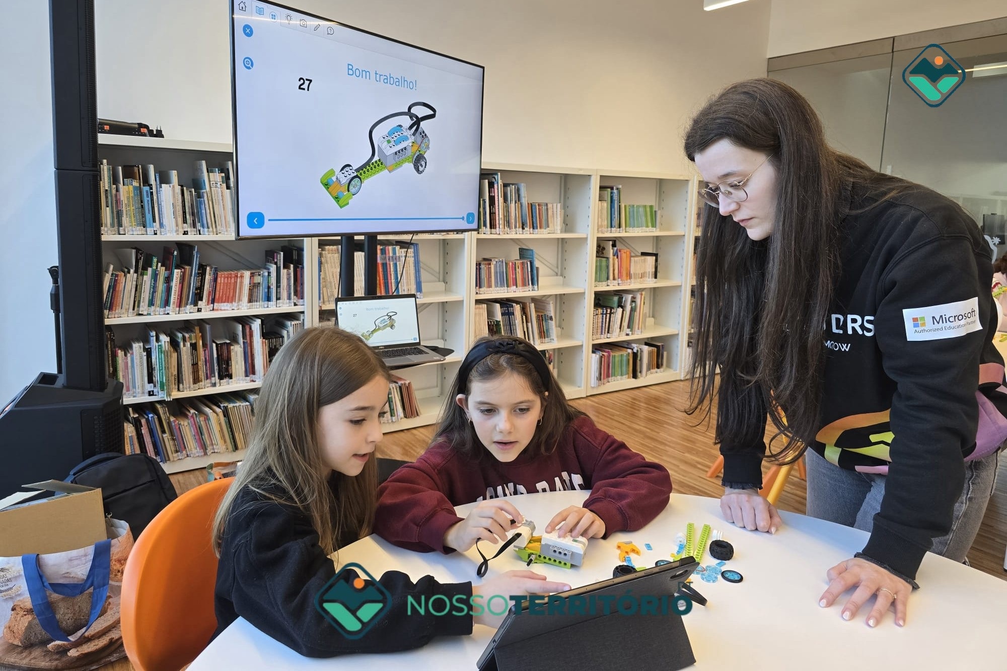 Biblioteca Municipal António Mota desafiou os mais novos a construir um carro de corrida inteligente (C/VÍDEO)
