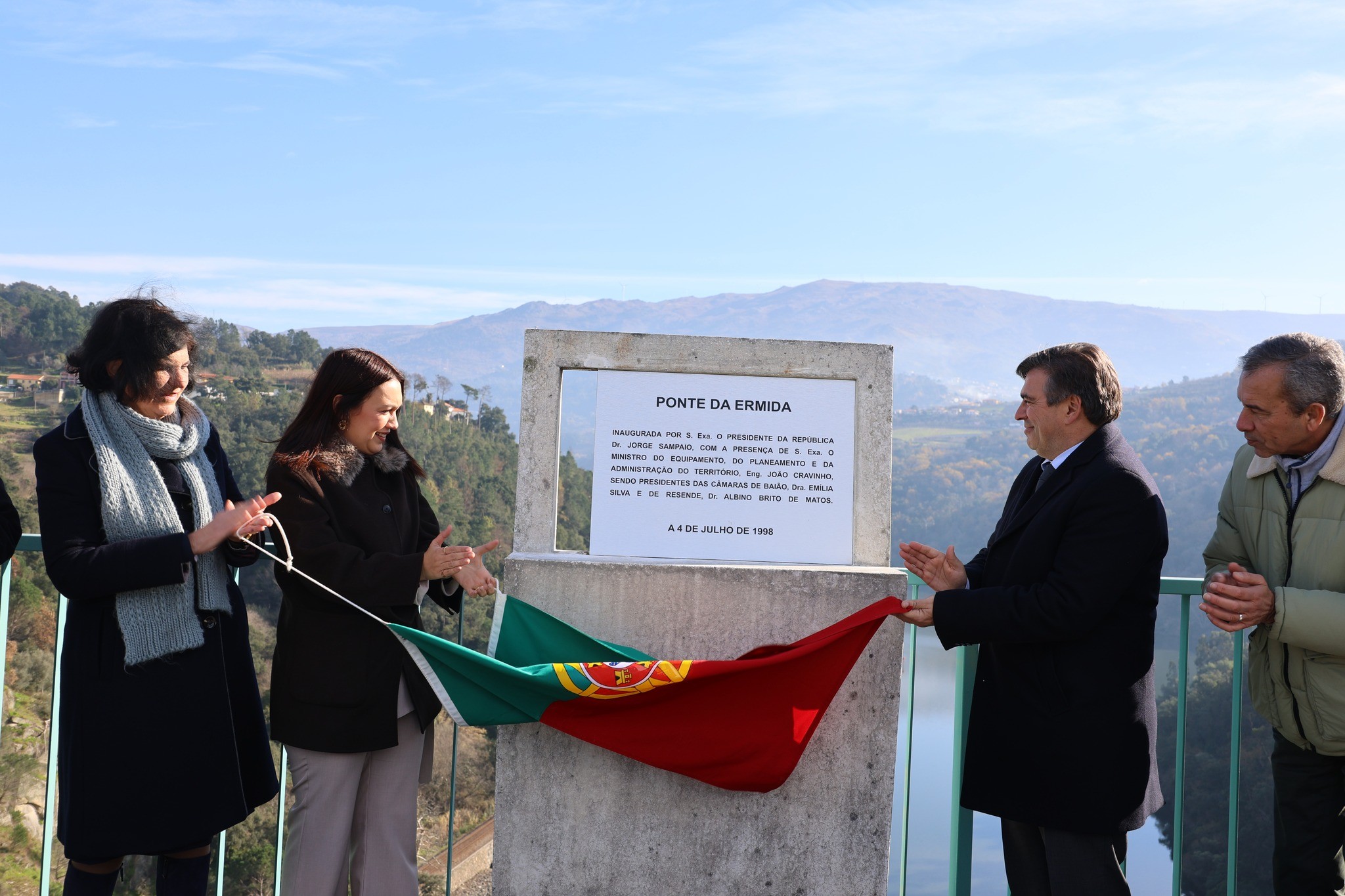Emília Silva e Ana Raquel Azevedo associam-se ao Município de Resende para homenagear Albino Brito de Matos na Ponte da Ermida