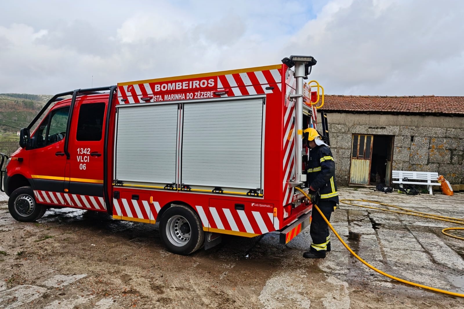 Incêndio deixou casa inabitável em Gestaçô