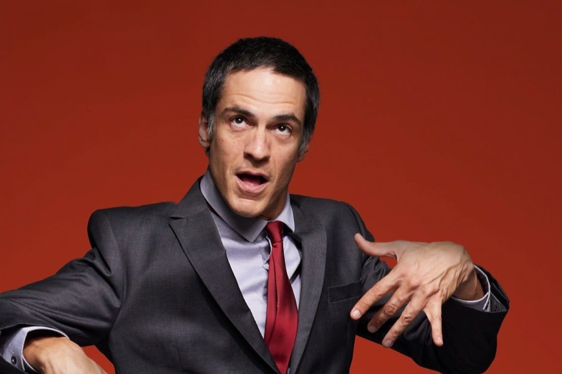 Ator brasileiro Mateus Solano leva “O Figurante” ao Emergente Centro Cultural do Marco de Canaveses