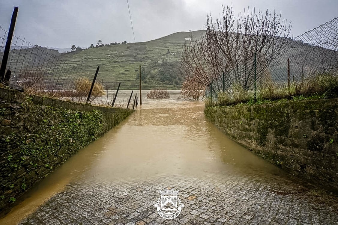 Município de Mesão Frio com “monitorização permanente” nas zonas ribeirinhas, Zona Fluvial da Rede está inundada