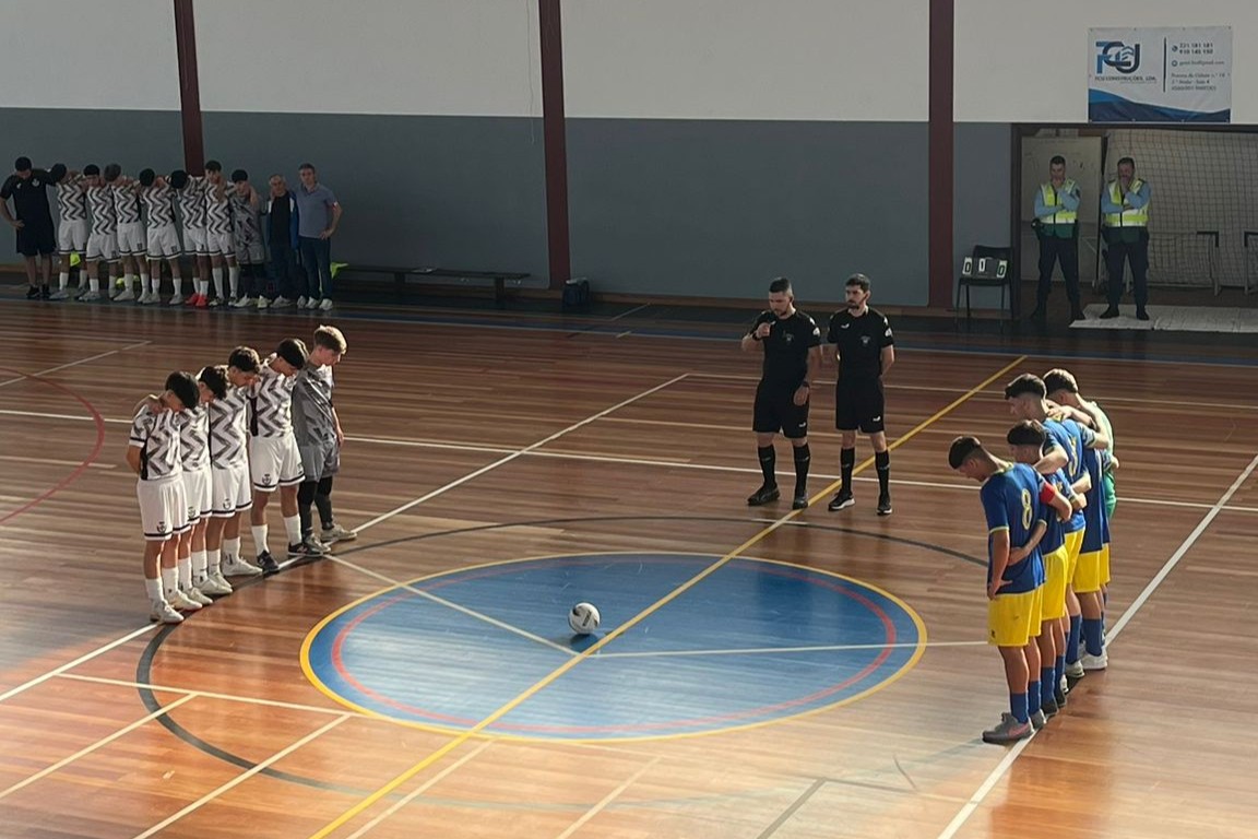 FUTSAL: Sub19 da ACR Santa Cruz do Douro cumprem minuto de silêncio pela morte dos dois baionenses em acidente
