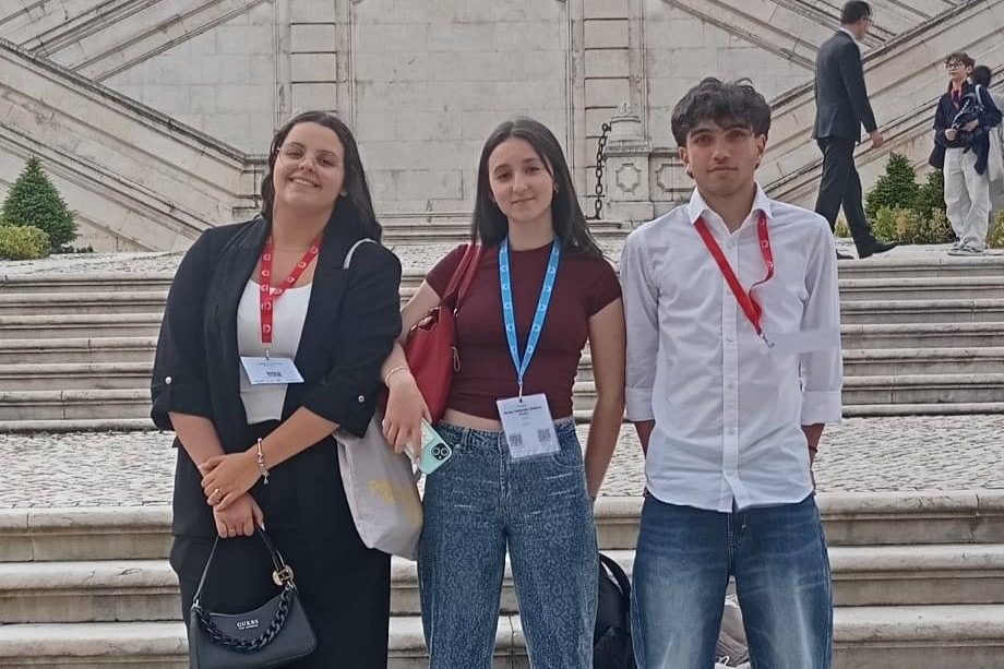 Célio, Laura e Gabriela do Agrupamento de Escolas do Sudeste de Baião participaram na Sessão Nacional do Parlamento dos Jovens