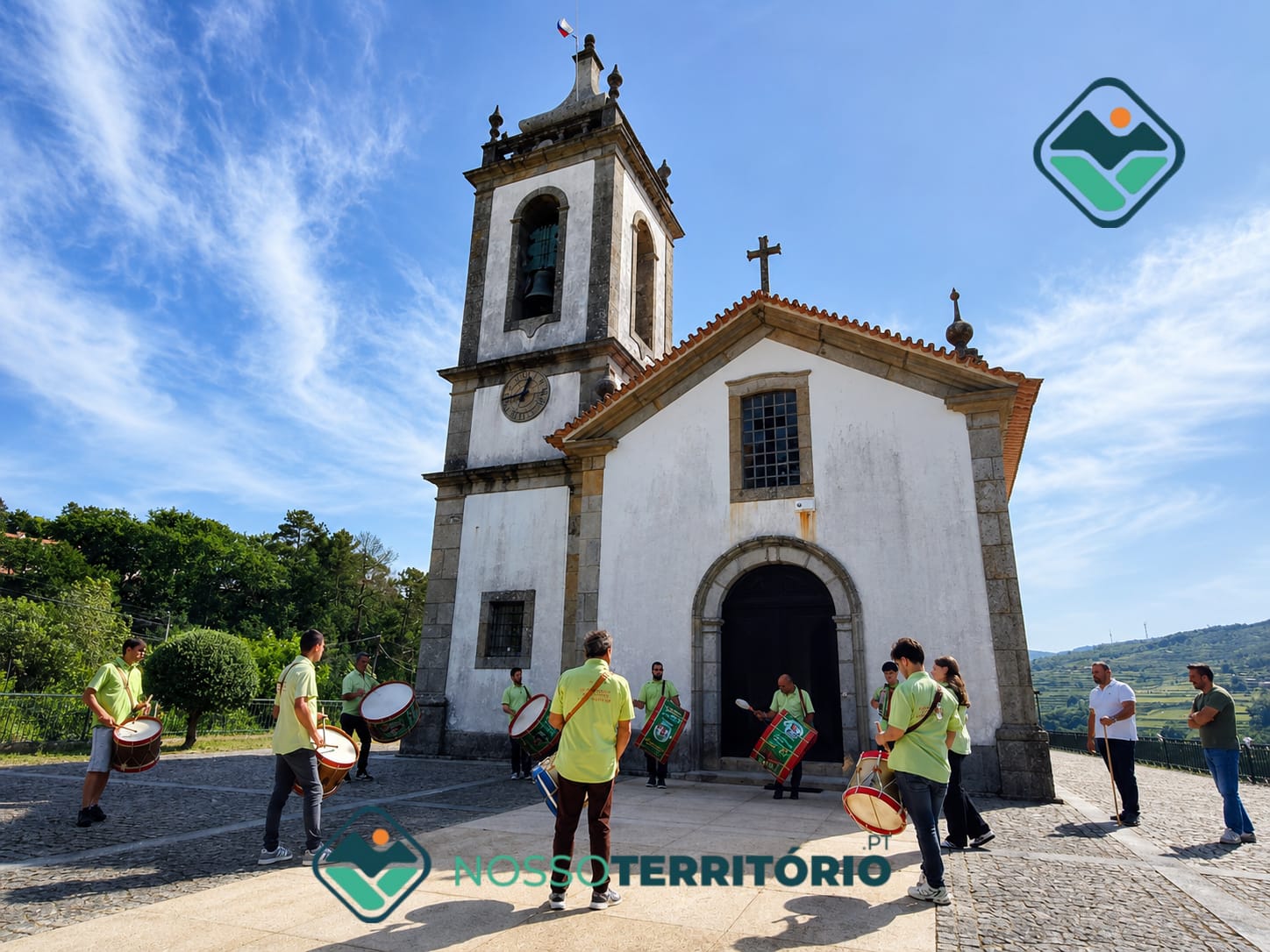 Colocada a bandeira na Igreja de Ovil para as festas de São João Batista (C/VÍDEO)