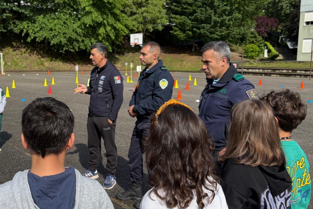Piloto baionense Filipe Nogueira promove ação de prevenção rodoviária numa escola da Lixa
