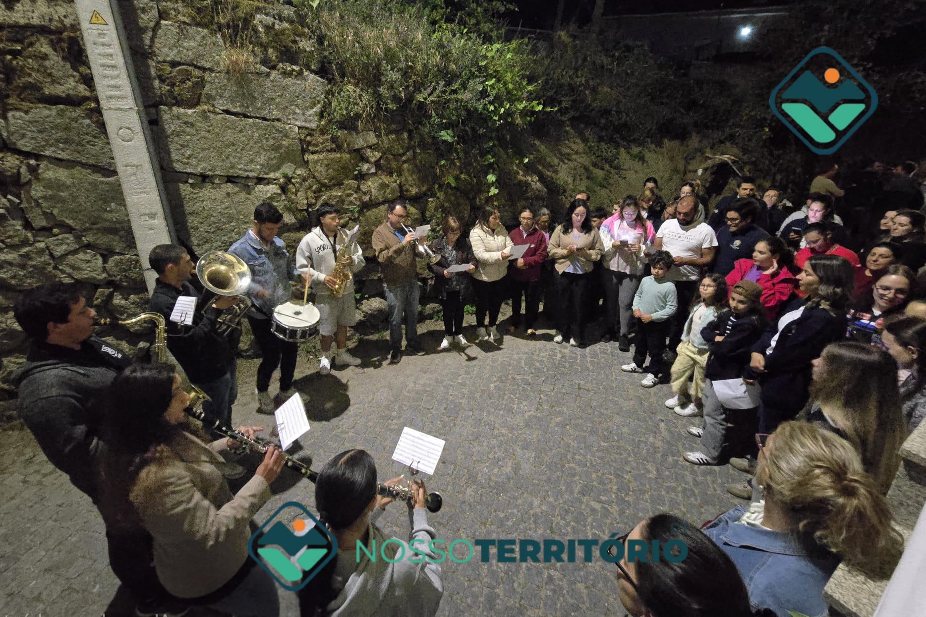 “Unidos por Vilares” fazem primeira apresentação oficial nas Marchas de Santo António com canção original que evoca as tradições da aldeia
