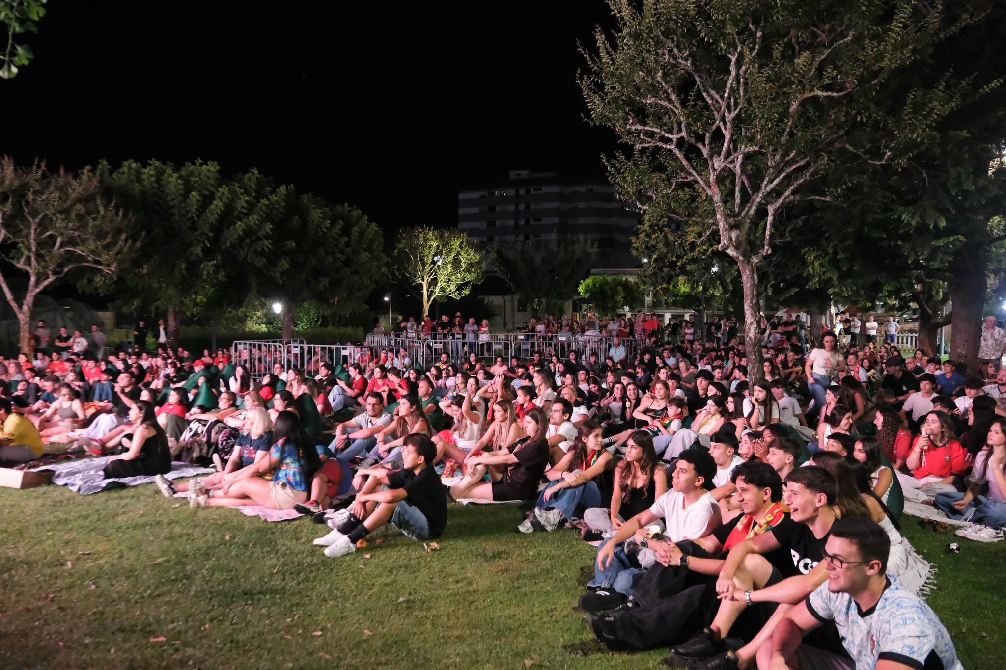 MARCO: Centenas de pessoas têm assistido aos jogos de Portugal no Mundial no jardim municipal