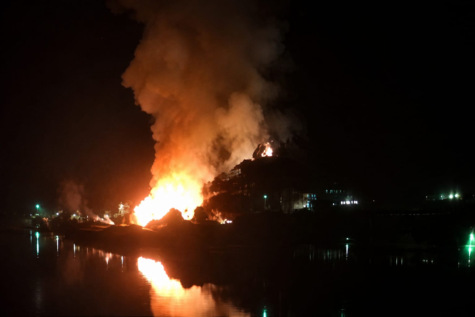 Chamas destruíram armazém na Estação Ferroviária de Aregos