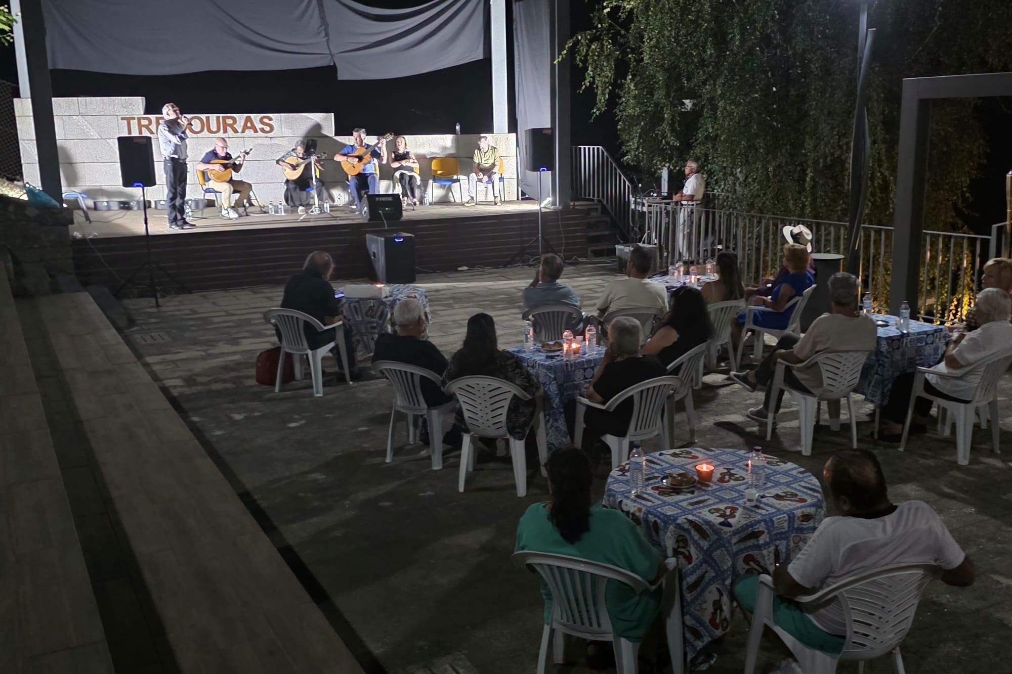 Centro Cívico de Tresouras recebeu noite de fados com o Grupo Basfado