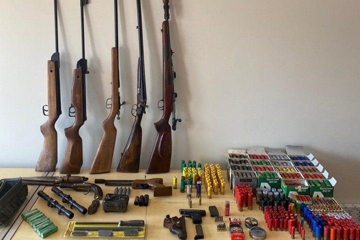GNR apreendeu em Baião armas e munições em investigação que constituiu arguido um homem de 35 anos
