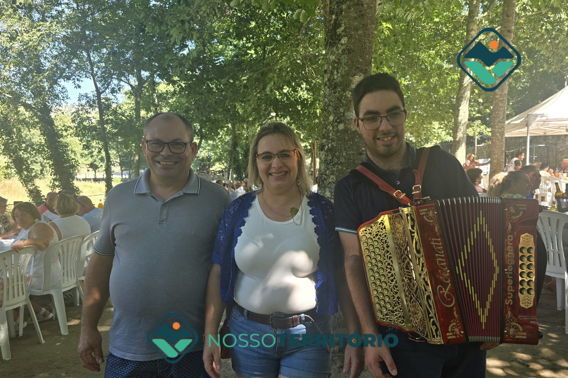 Família baionense emigrada em França espalha música e animação em festas naquele país